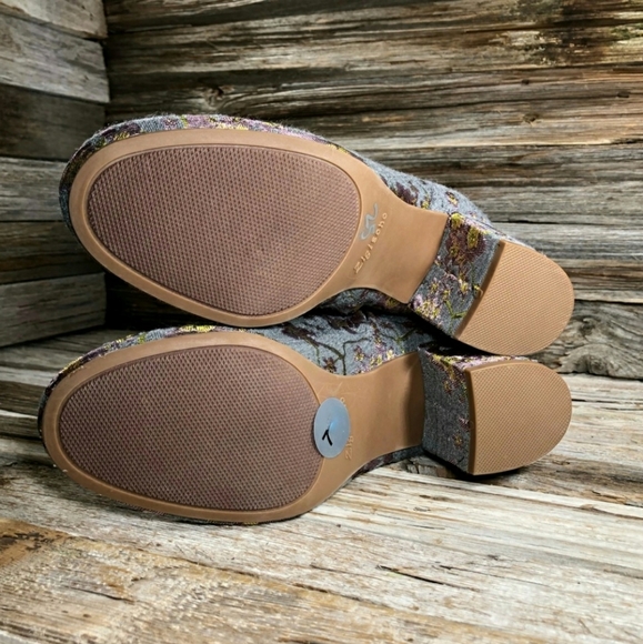 Zigi Soho Nydia Floral Gray Ankle Boots - Picture 6 of 7